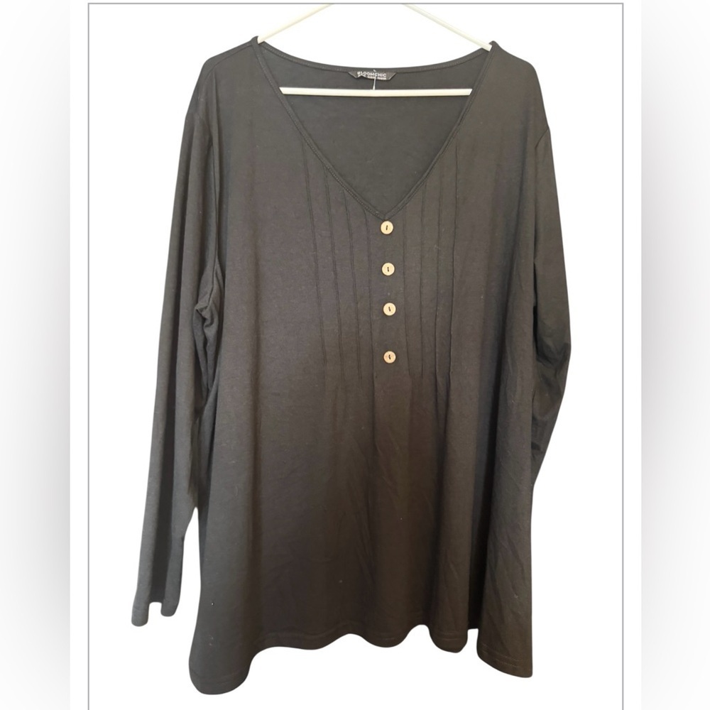 BloomChic Black Buttoned V-Neck Tunic NWOT